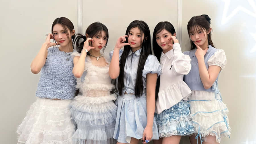 Illit Group Photo Wallpaper