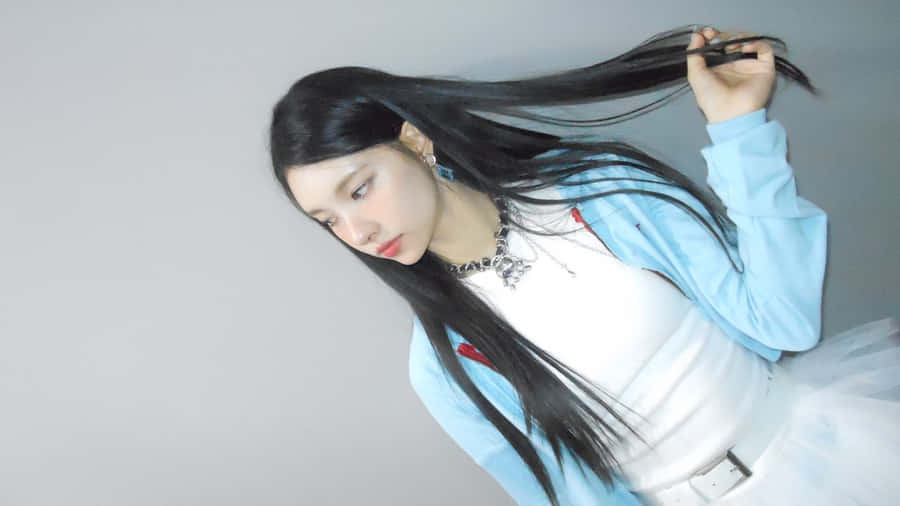 Illit Style Inspiration Wallpaper