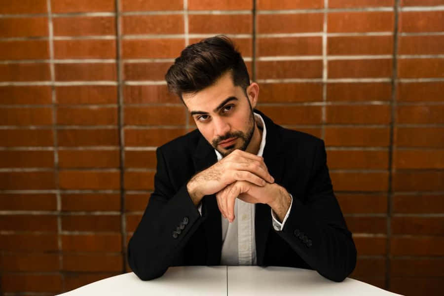 Intimidating Look Wallpaper