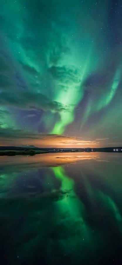 Iphone 13 Pro Max Green Auroras Wallpaper