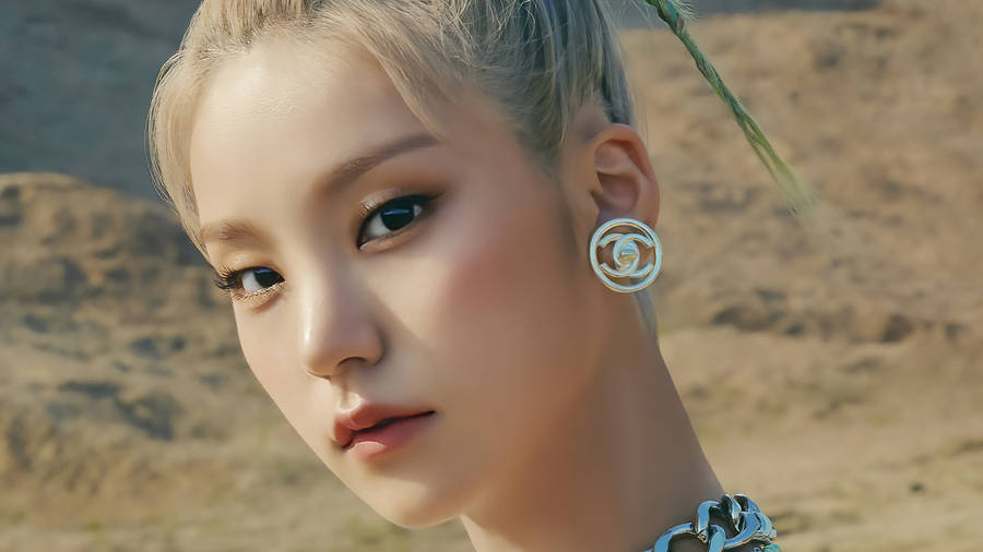 Itzy Hwang Yeji Wallpaper