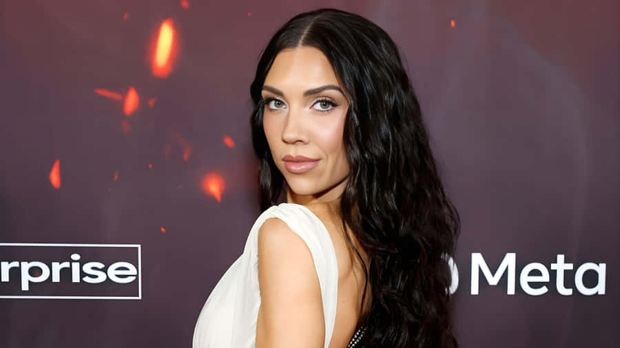 Jenna Johnson Red Carpet Look Wallpaper