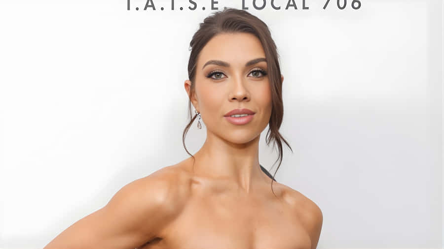 Jenna Johnson Red Carpet Look Wallpaper