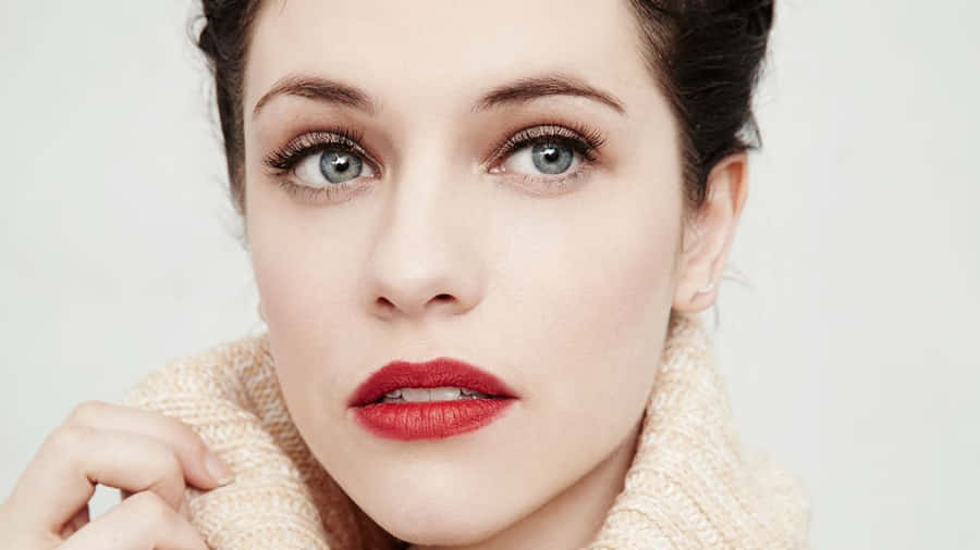 Jessica De Gouw Posing Elegantly Wallpaper