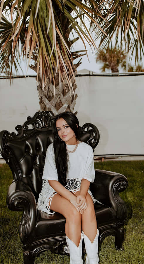 Jessie Murph Casual Outdoor Style Wallpaper