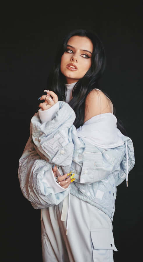 Jessie Murph Stylish Portrait Wallpaper