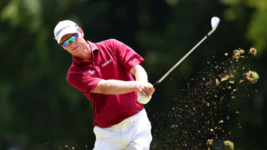 John Senden Divot Shot Wallpaper