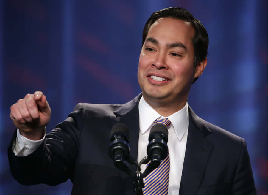 Julian Castro Engaging With Audience Wallpaper