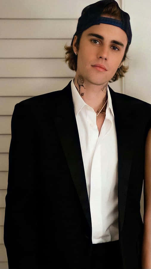 Justin Bieber Rocks 2021 In Style. Wallpaper