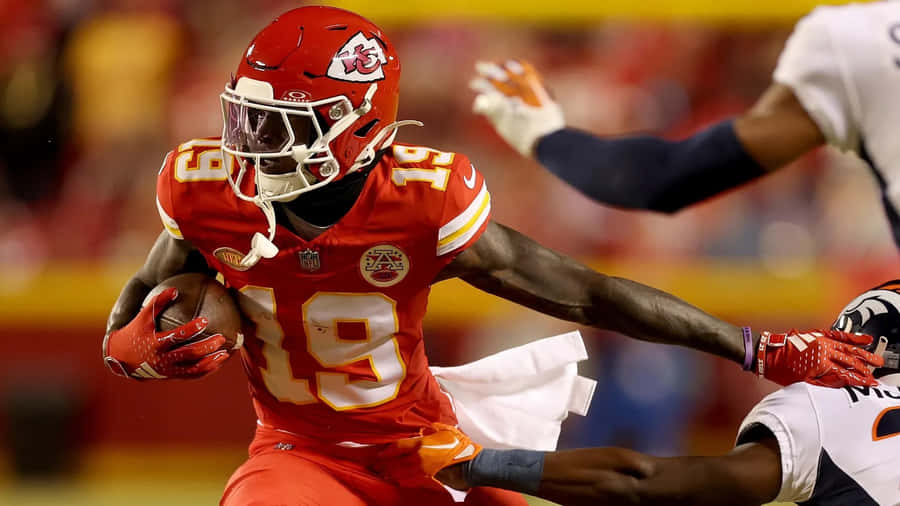 Kadarius Toney Evasive Maneuver Kansas City Chiefs Wallpaper