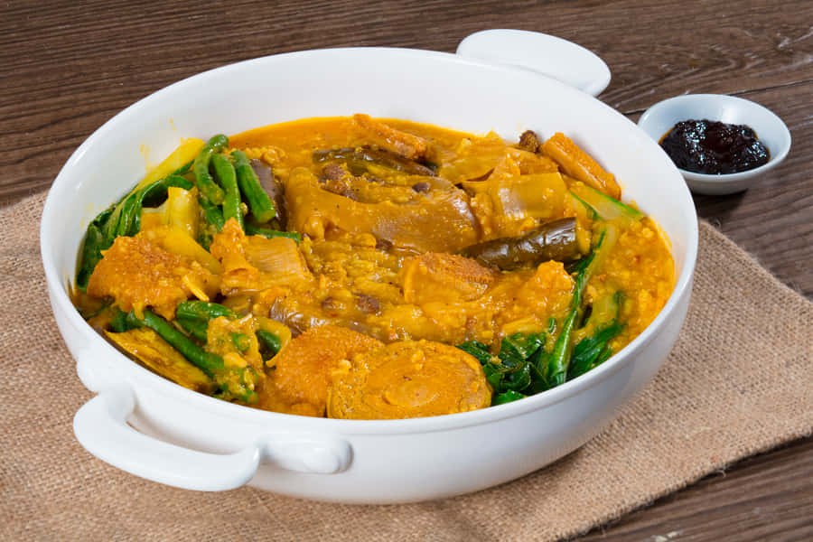 Kare-kare In A Simple White Bowl Wallpaper