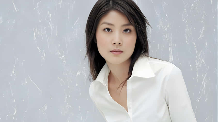 Kelly Chen Elegant Portrait Wallpaper