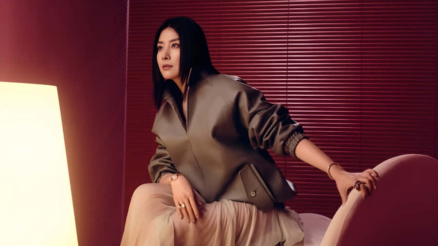Kelly Chen Stylish Modern Portrait Wallpaper