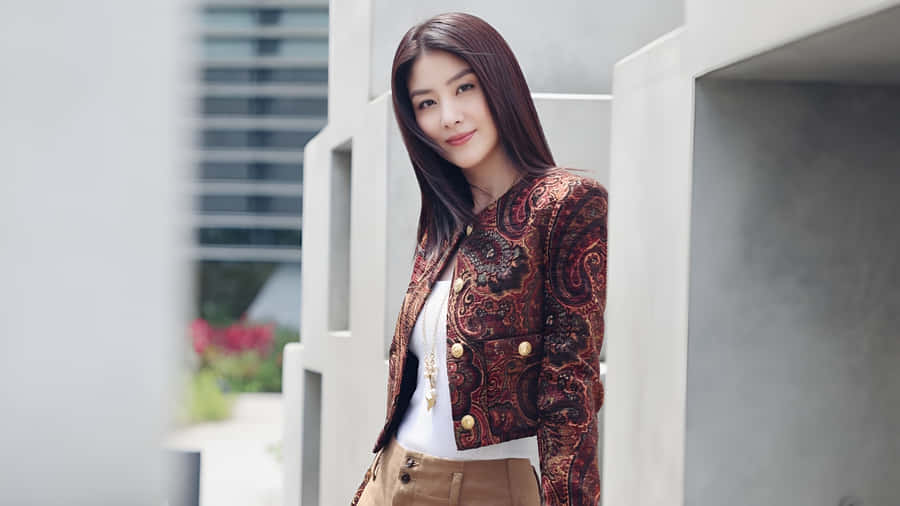 Kelly Chen Stylish Outdoor Portrait Wallpaper