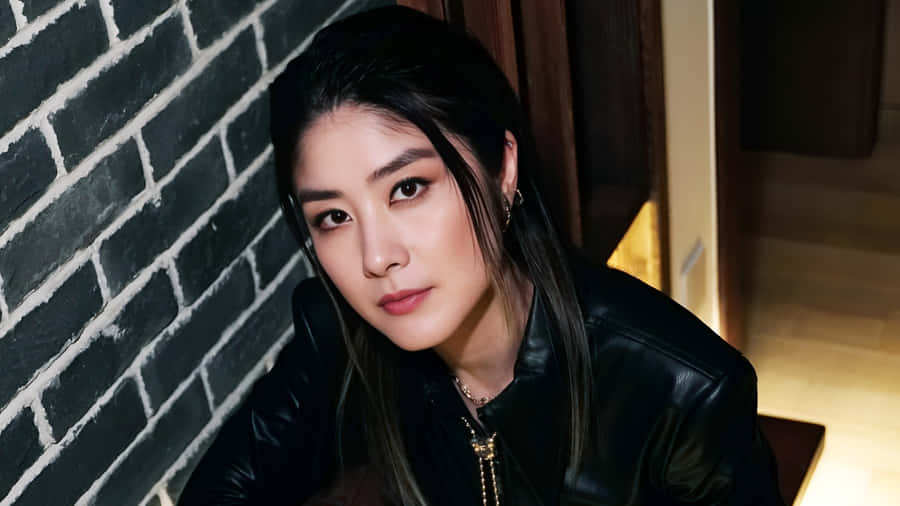 Kelly Chen Stylish Portrait Wallpaper