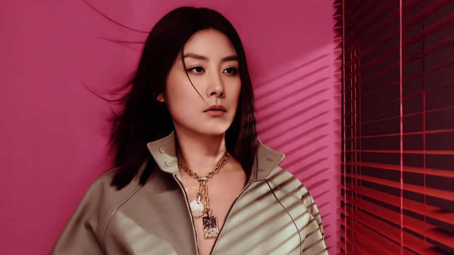 Kelly Chen Stylish Portrait Wallpaper