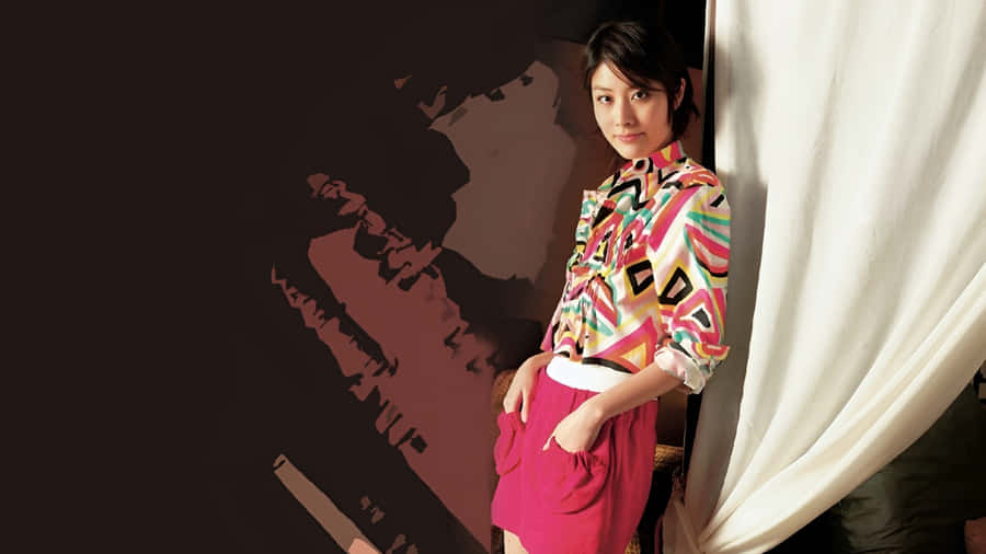 Kelly Chen Stylish Portrait Wallpaper