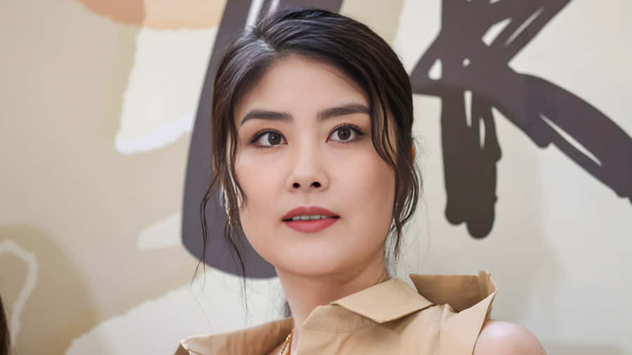 Kelly Chen Stylish Portrait Wallpaper