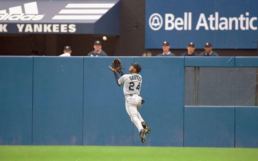 Ken Griffey Jr. In Action Wallpaper