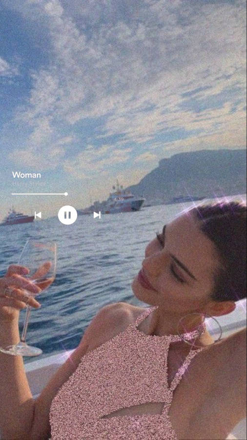 Kendall Jenner Woman Wallpaper