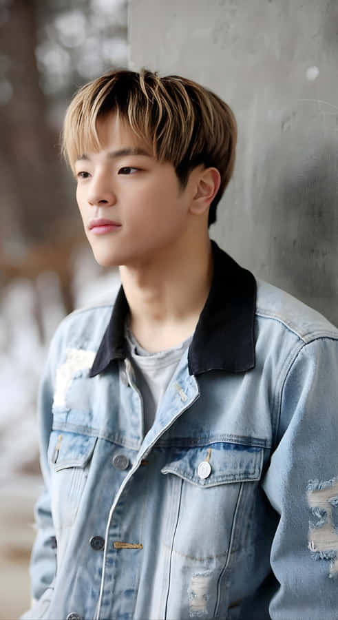 Kim Woojin Casual Look Wallpaper