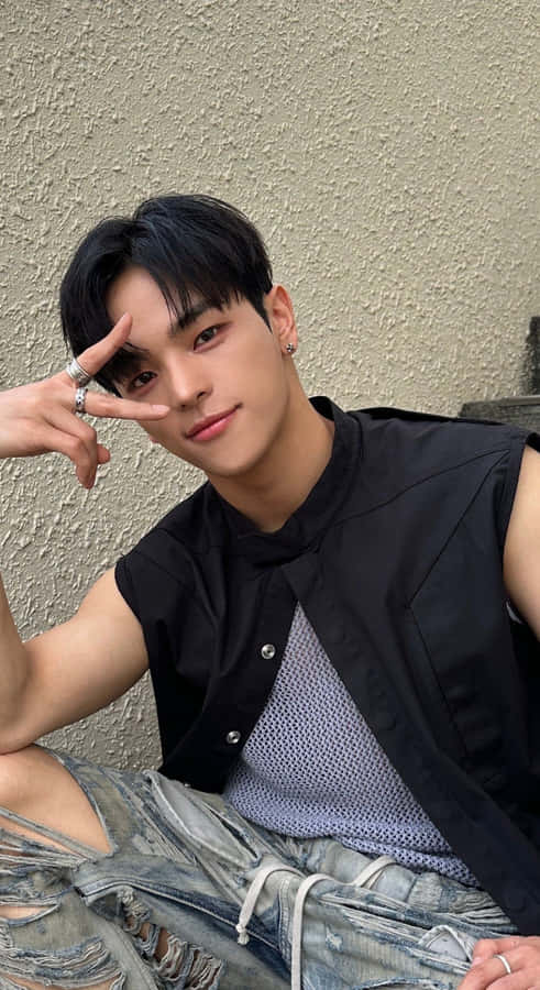 Kim Woojin Casual Style Wallpaper