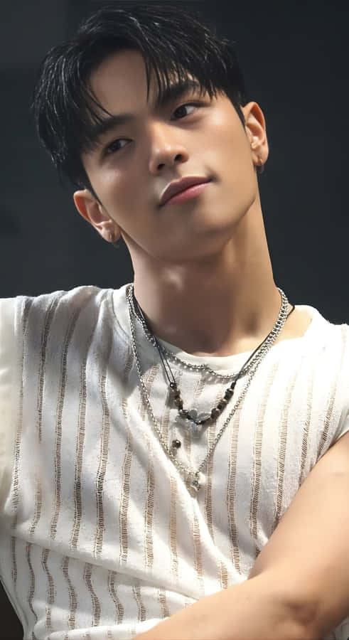 Kim Woojin Stylish Portrait Wallpaper