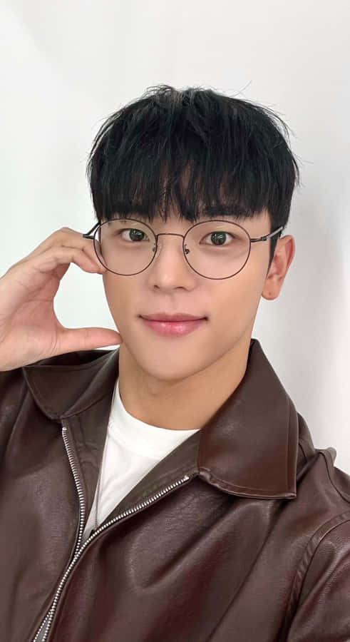 Kim Woojin Stylish Selfie Wallpaper