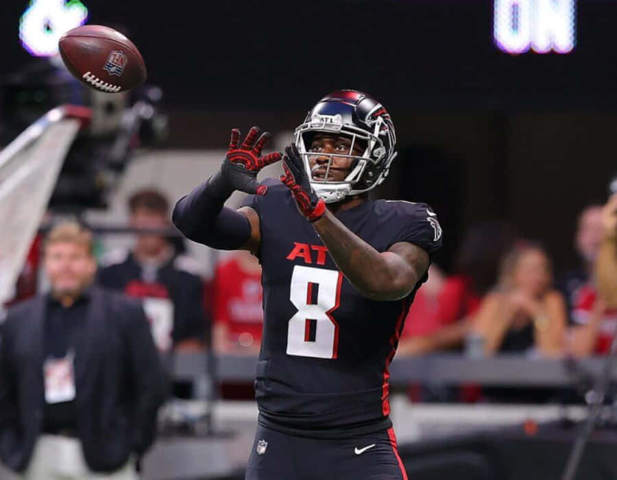 Kyle Pitts Catching Football Game Wallpaper