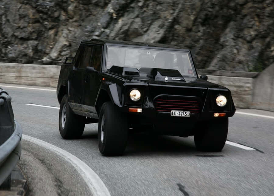 Lamborghini Lm002 - The Legendary Rugged Off-roader Wallpaper