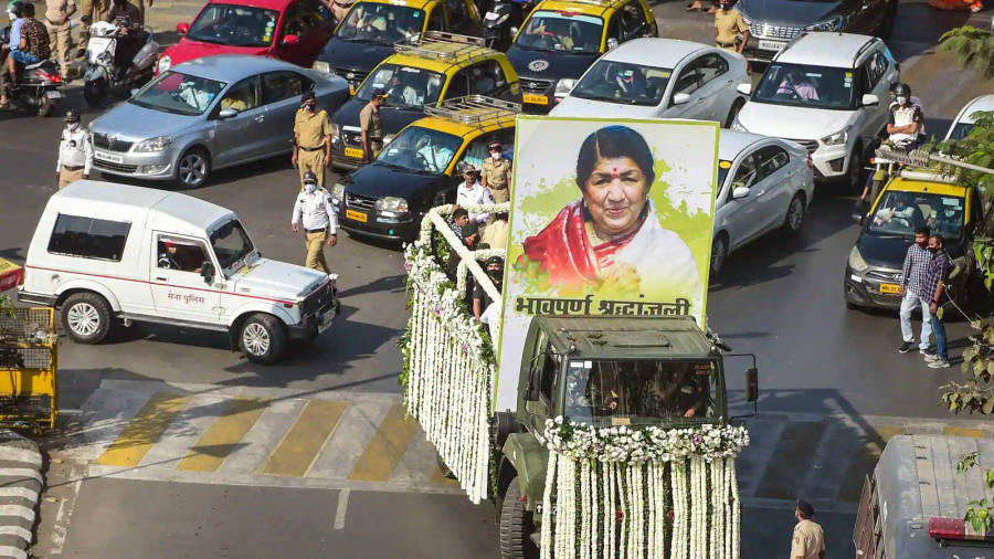 Lata Mangeshkar Funeral Procession Wallpaper