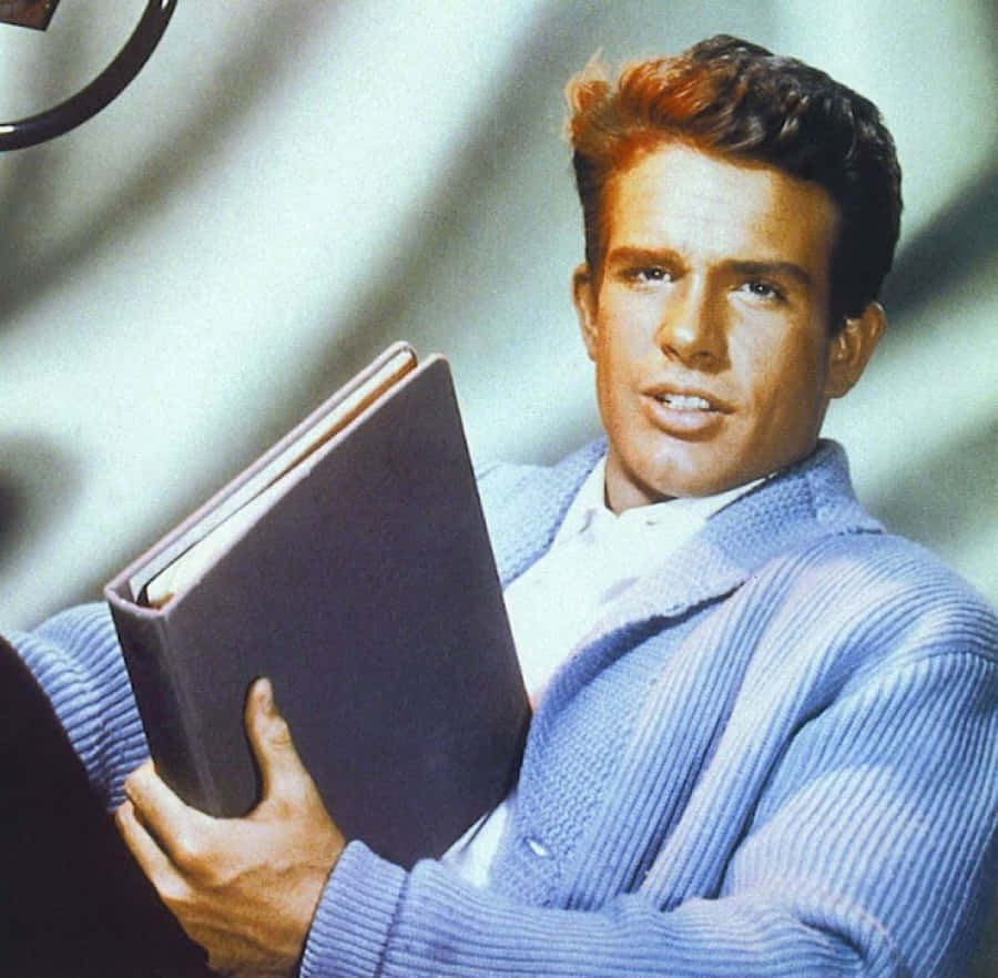 Legendary Actor Warren Beatty In A Sophisticated Portrait Wallpaper