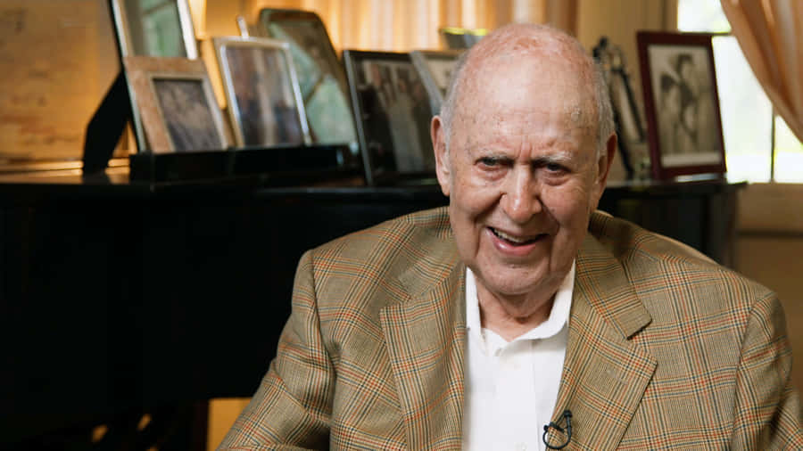 Legendary Carl Reiner Smiling For The Camera Wallpaper