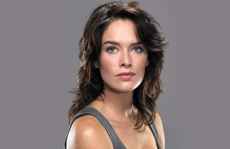 Lena Headey In A Classic Black Outfit Wallpaper