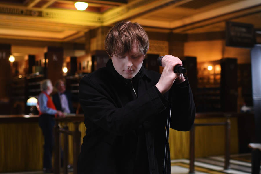 Lewis Capaldi Vevo Lift Artist 2019 Wallpaper