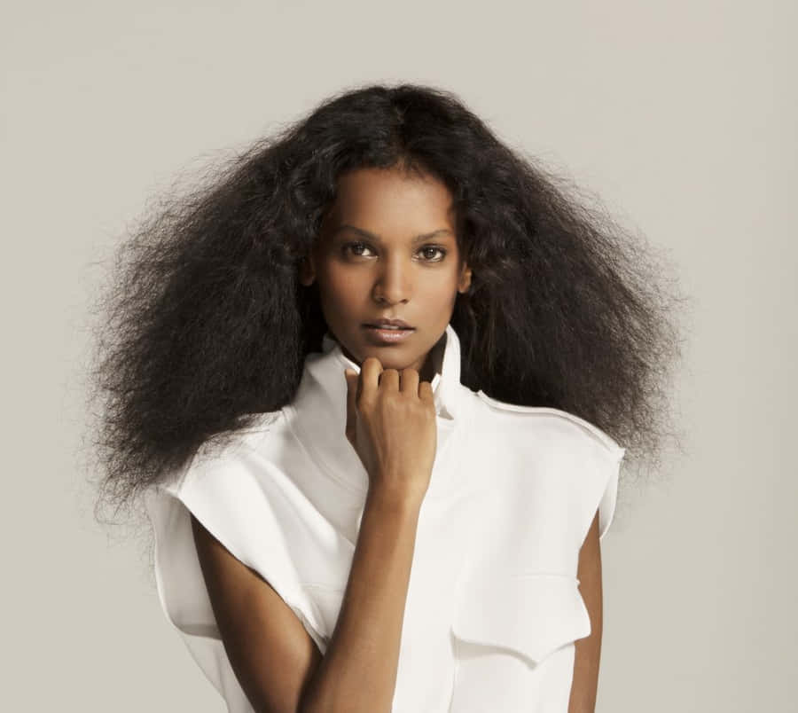 Liya Kebede – A Vision Of Grace And Elegance. Wallpaper