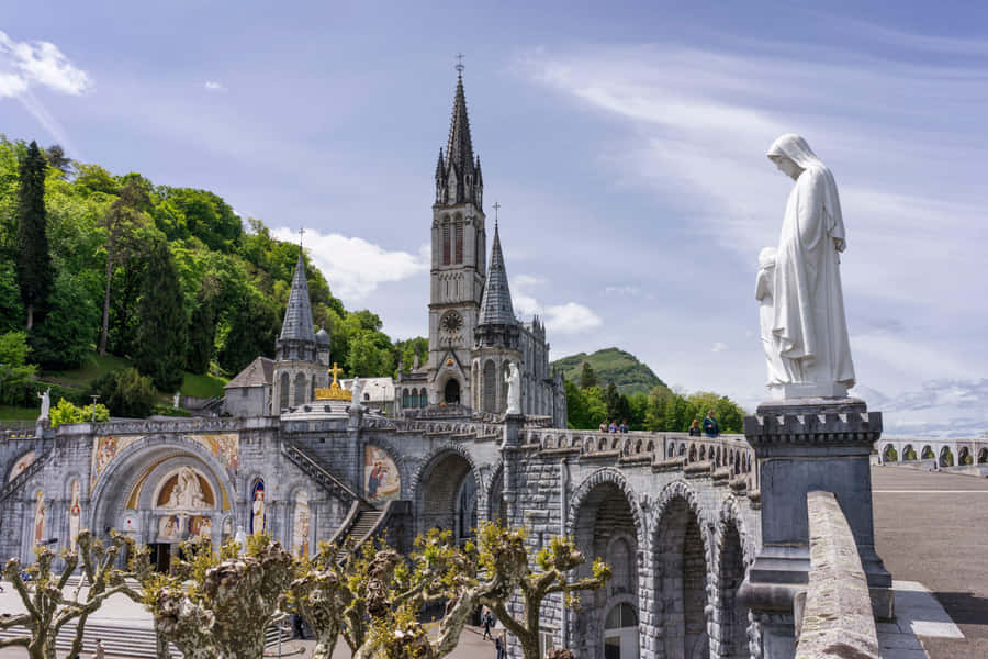 Lourdes Sanctuary Basilicaand Statue Wallpaper