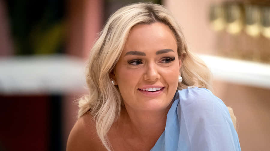 Love Is Blind Contestant Smiling Wallpaper