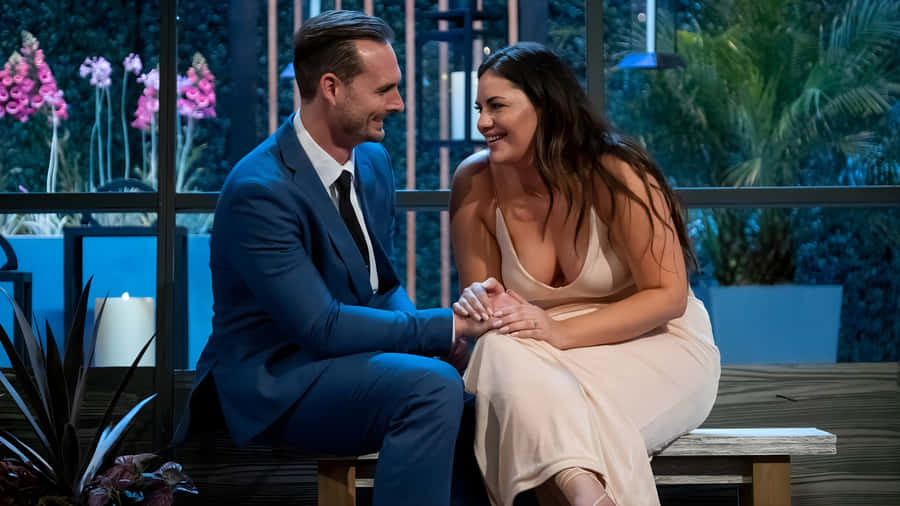 Love Is Blind Couple Moment Wallpaper