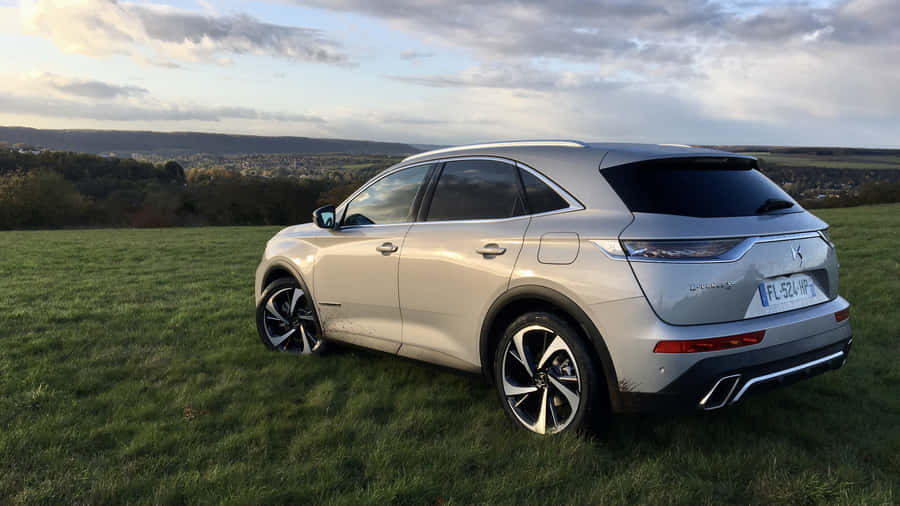 Luxurious Ds 7 Crossback E-tense On The Road Wallpaper