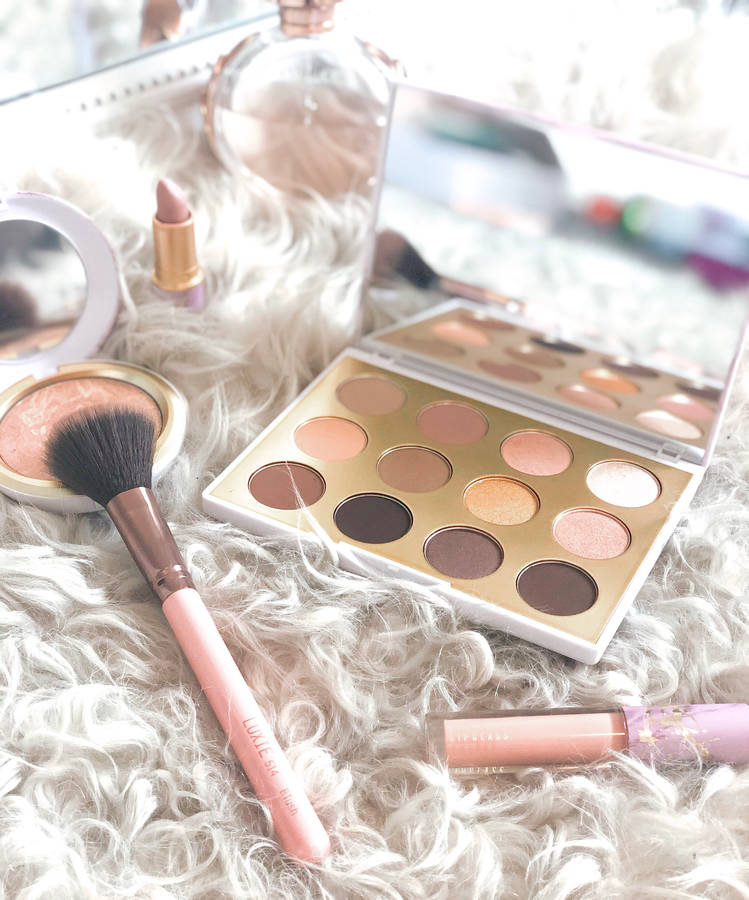 Mac Cosmetics Snow Ball Wallpaper