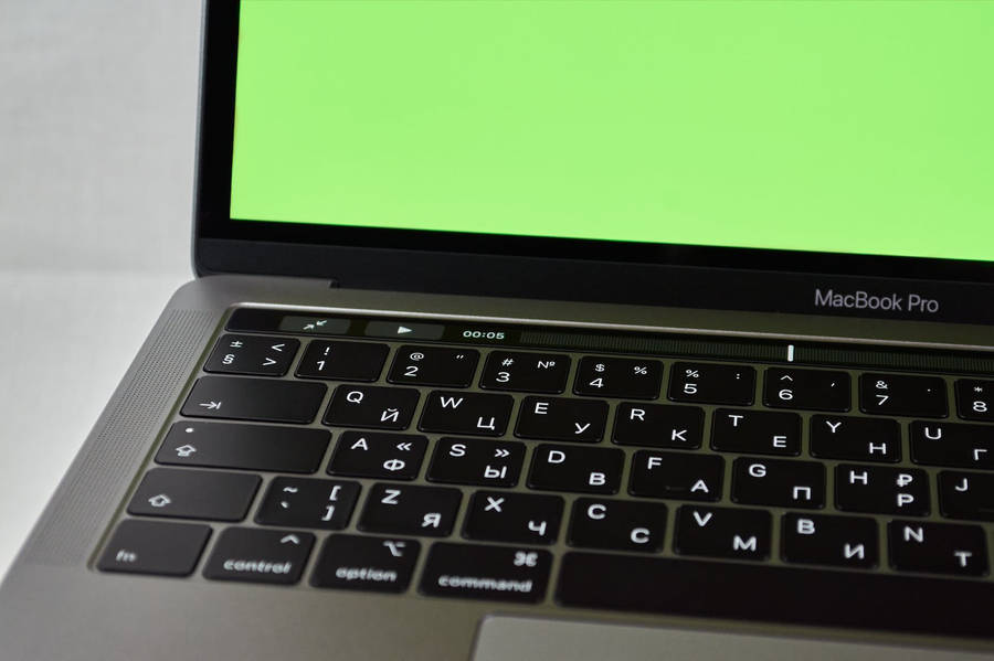 Macbook On A Green Screen Wallpaper