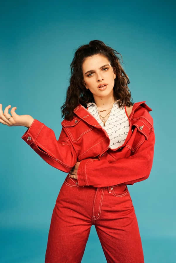 Mae Muller Captivates With Her Enchanting Style And Charisma In A Stunning Photoshoot. Wallpaper