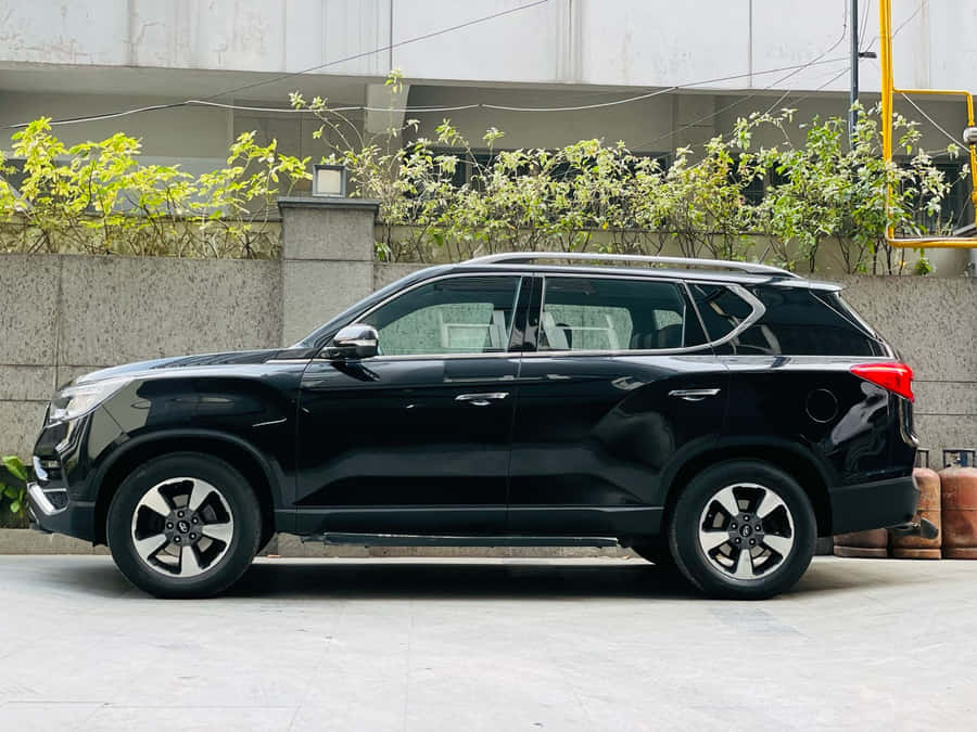 Mahindra Alturas G4 Side Profile Wallpaper