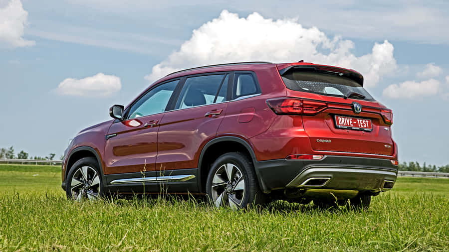 Majestic Changan Cs75 Cruising Through An Urban Cityscape. Wallpaper