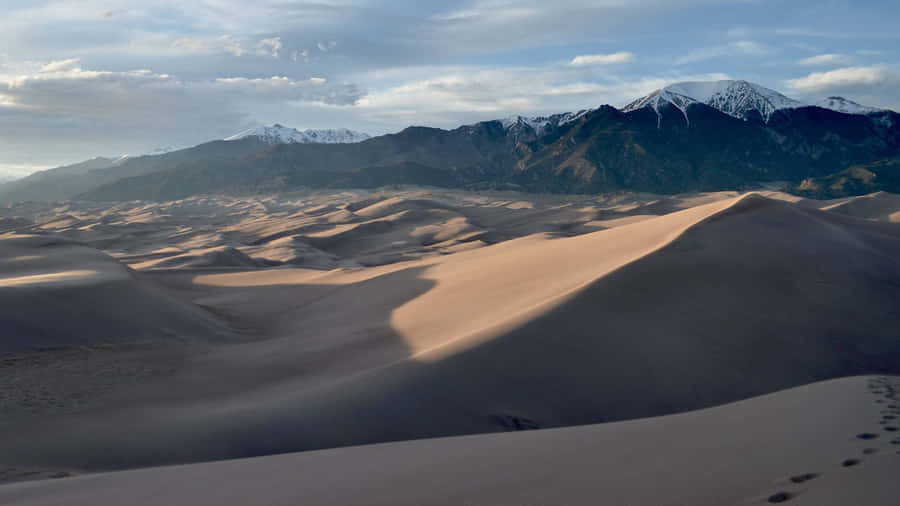 Majestic Elegance Of Desert Sand Dunes Wallpaper