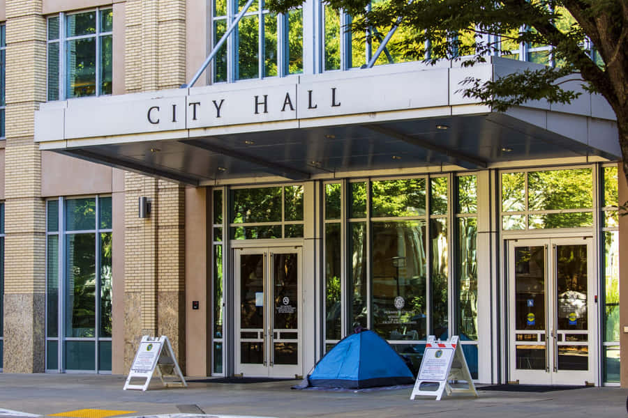 Majestic Entrance Of Sacramento City Hall Annex Wallpaper