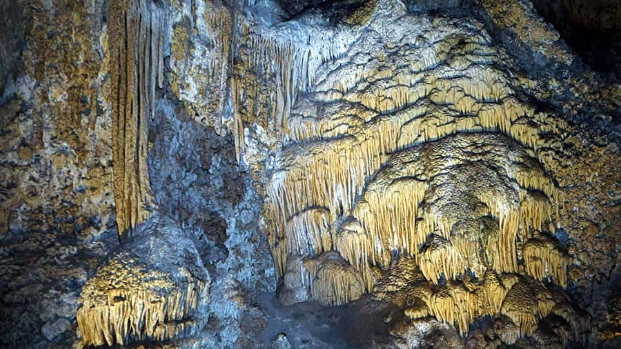 Majestic Formation In Carlsbad Caverns National Park Wallpaper