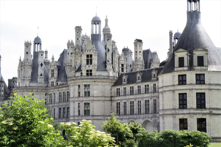 Majestic View Of Chateau De Chambord Wallpaper