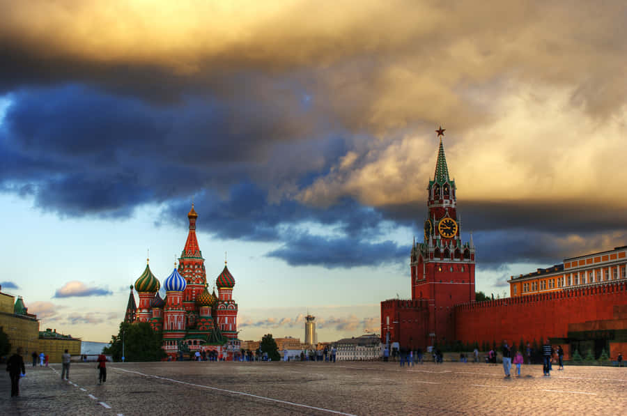 Majestic View Of Cloudy Kremlin Wallpaper